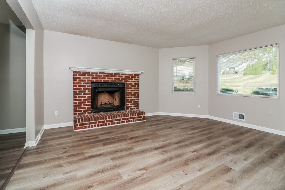 2939 Thistledown Ct - Photo 6 of 17