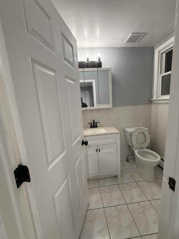 293 E 29th St #1 - Photo 4 of 6