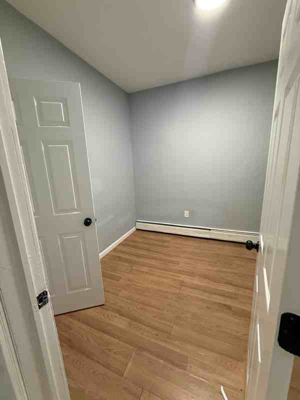 293 E 29th St #1 - Photo 5 of 6