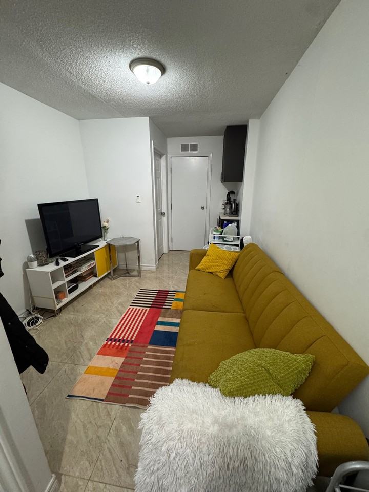 Queen West Bedroom in 3 Bedrooms Unit for RENT - Photo 2 of 12