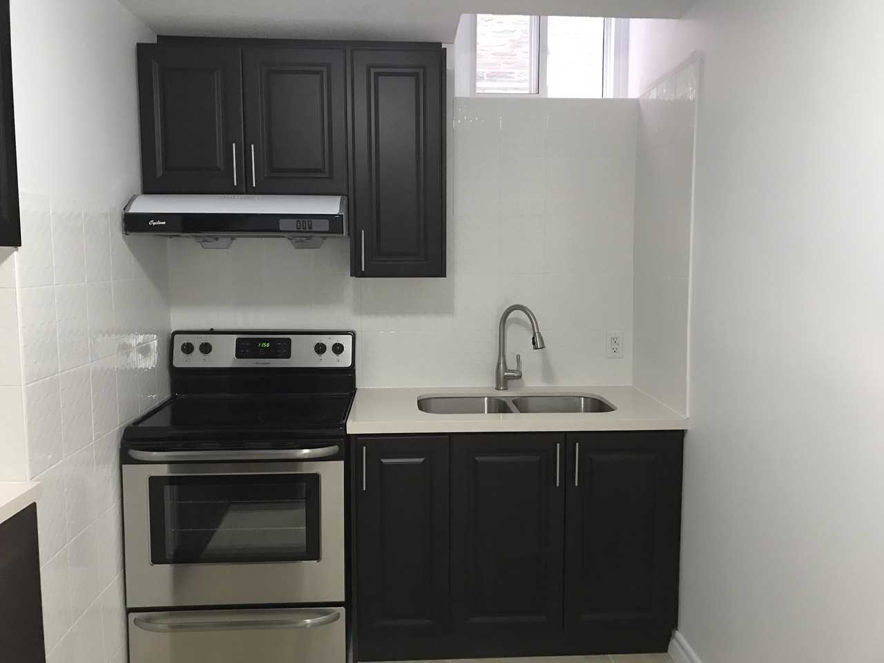 Queen West Bedroom in 3 Bedrooms Unit for RENT - Photo 4 of 12