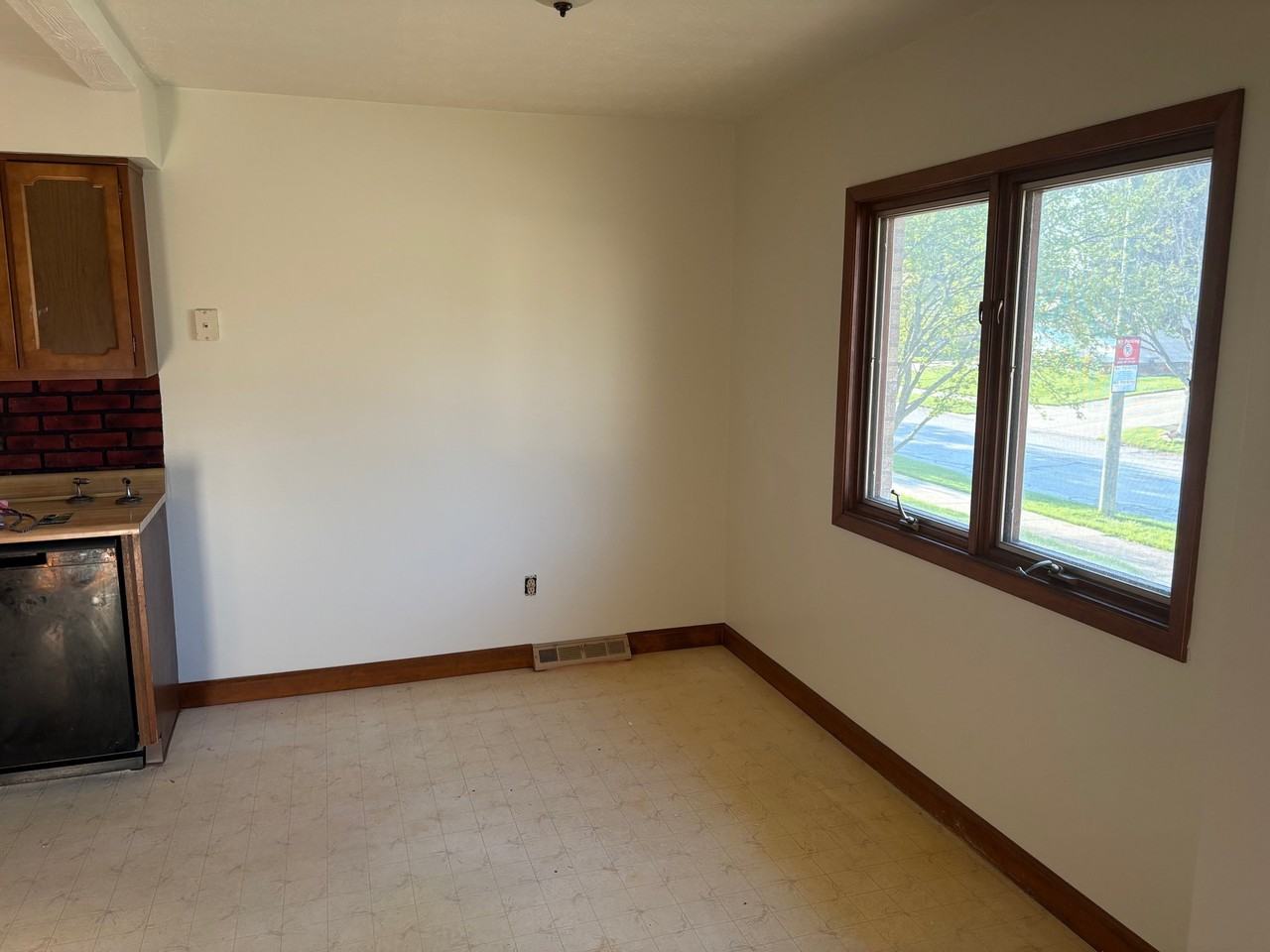 2921 Woodlawn Dr - Photo 6 of 13