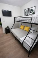 featured image of 801 E Knollwood St