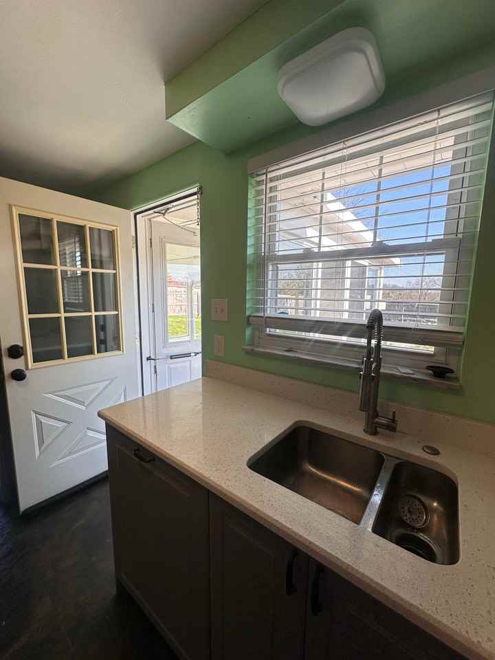 206 Valleyvale Dr - Photo 4 of 17