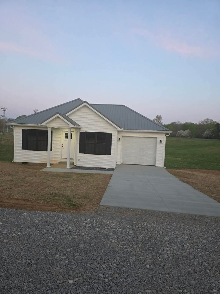 807 Hillcrest Dr - Photo 2 of 2