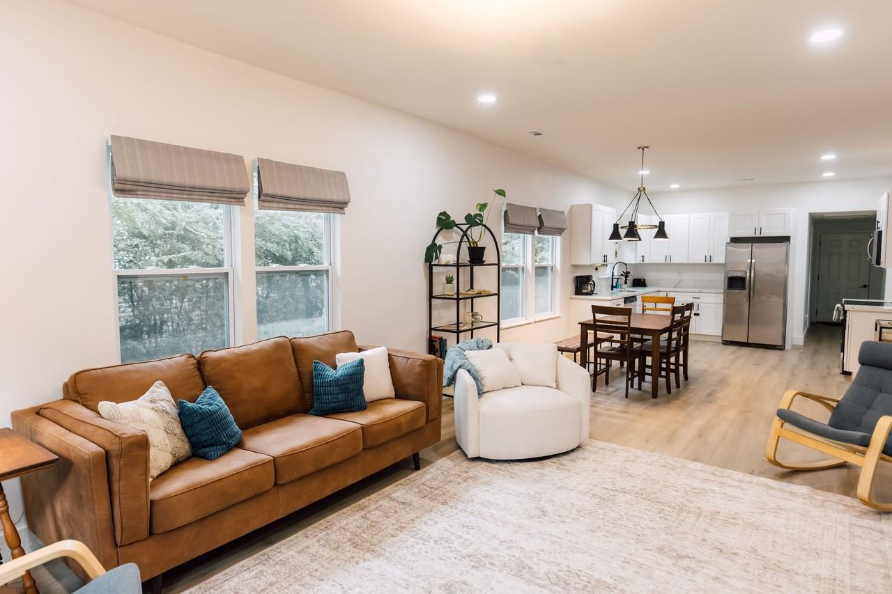 215 Kerr Ave - Photo 4 of 19