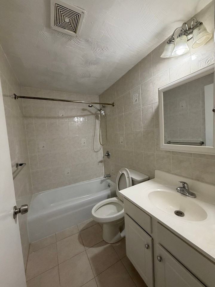 215 Winter St - Photo 7 of 8