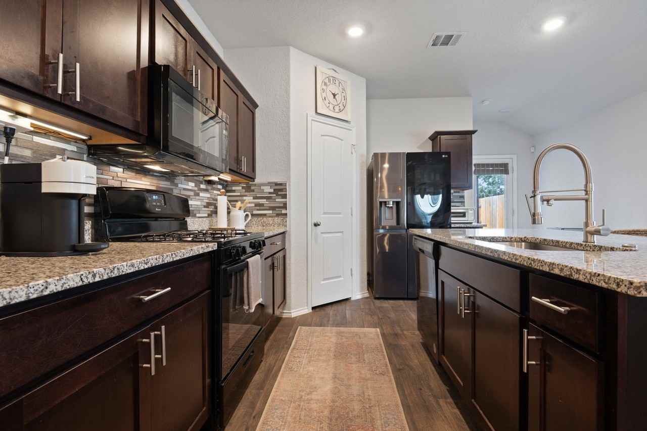 140 Skipping Stone Ln - Photo 6 of 20