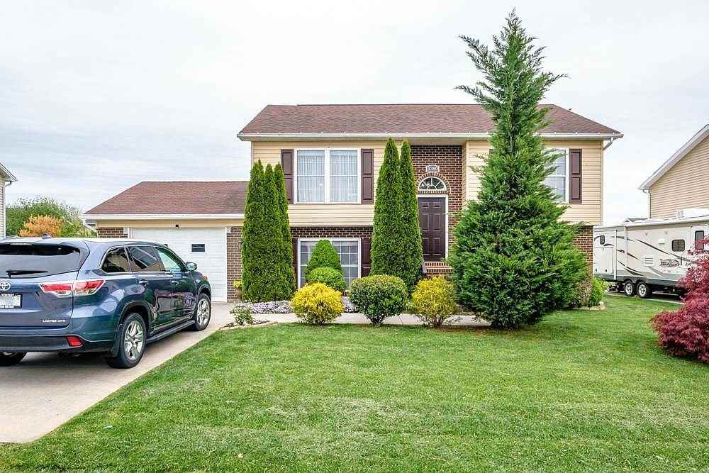 1380 Stonechris Dr - Photo 2 of 17