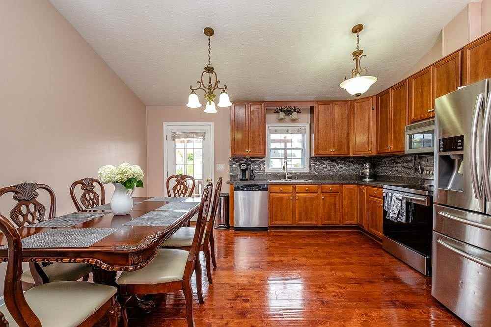 1380 Stonechris Dr - Photo 6 of 17