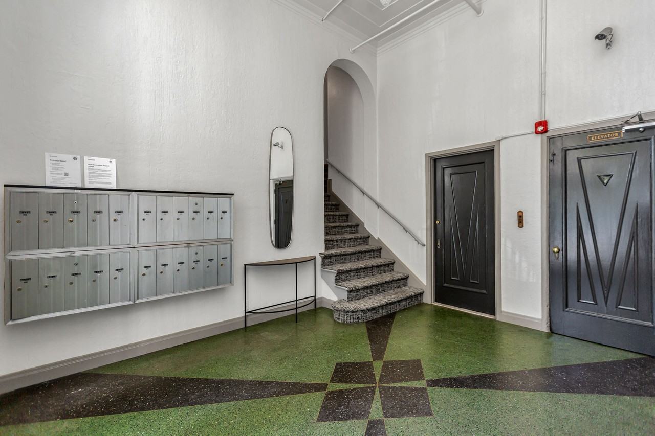 255 Steiner - Photo 3 of 4