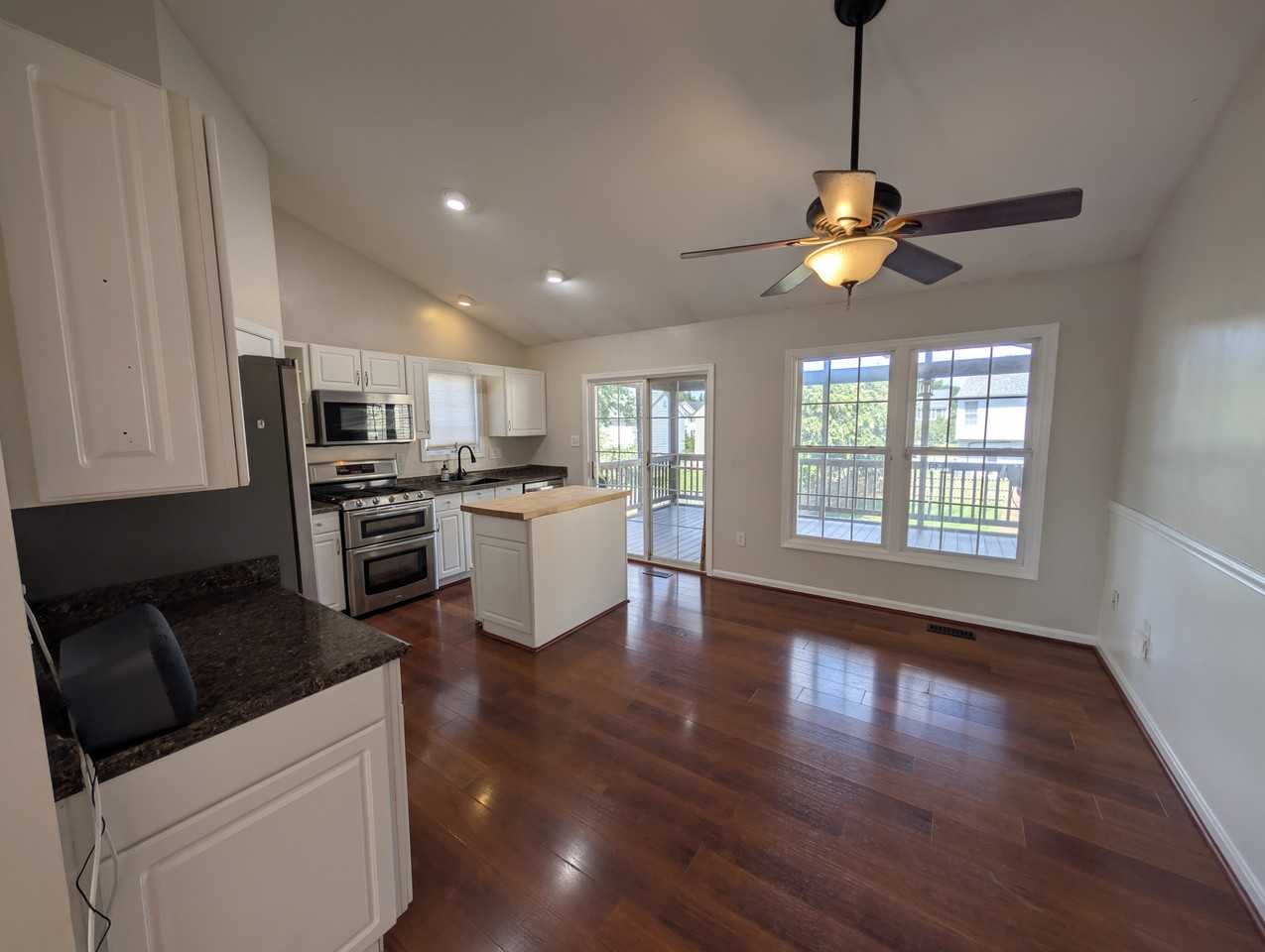 212 Silver Stone Dr - Photo 4 of 15