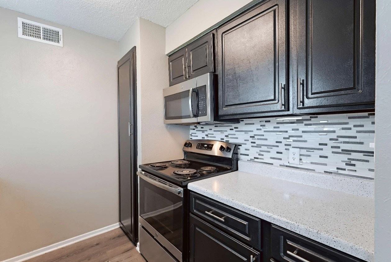 531 Bedford Rd #221 - Photo 5 of 20