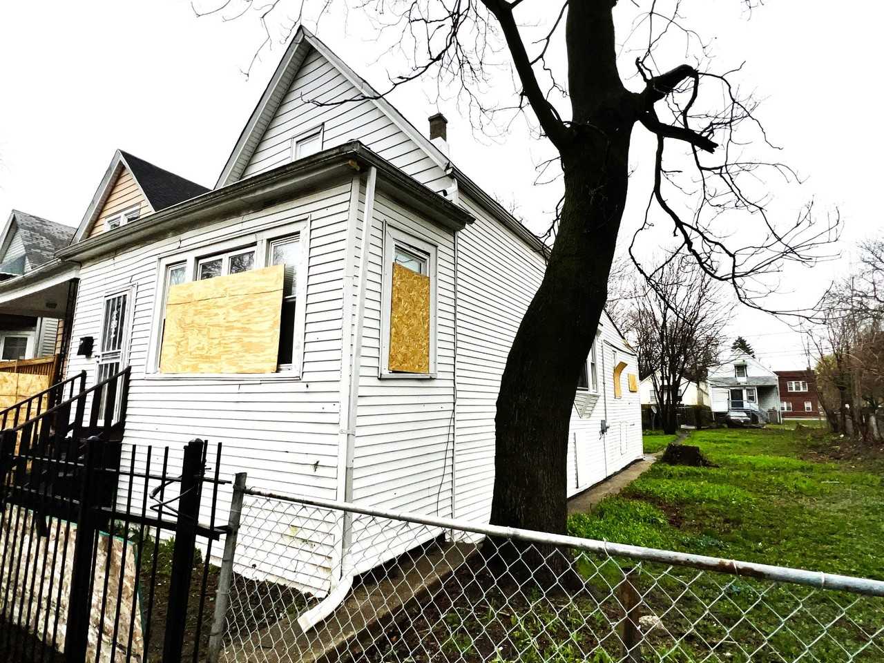 6755 S Throop St - Photo 2 of 18