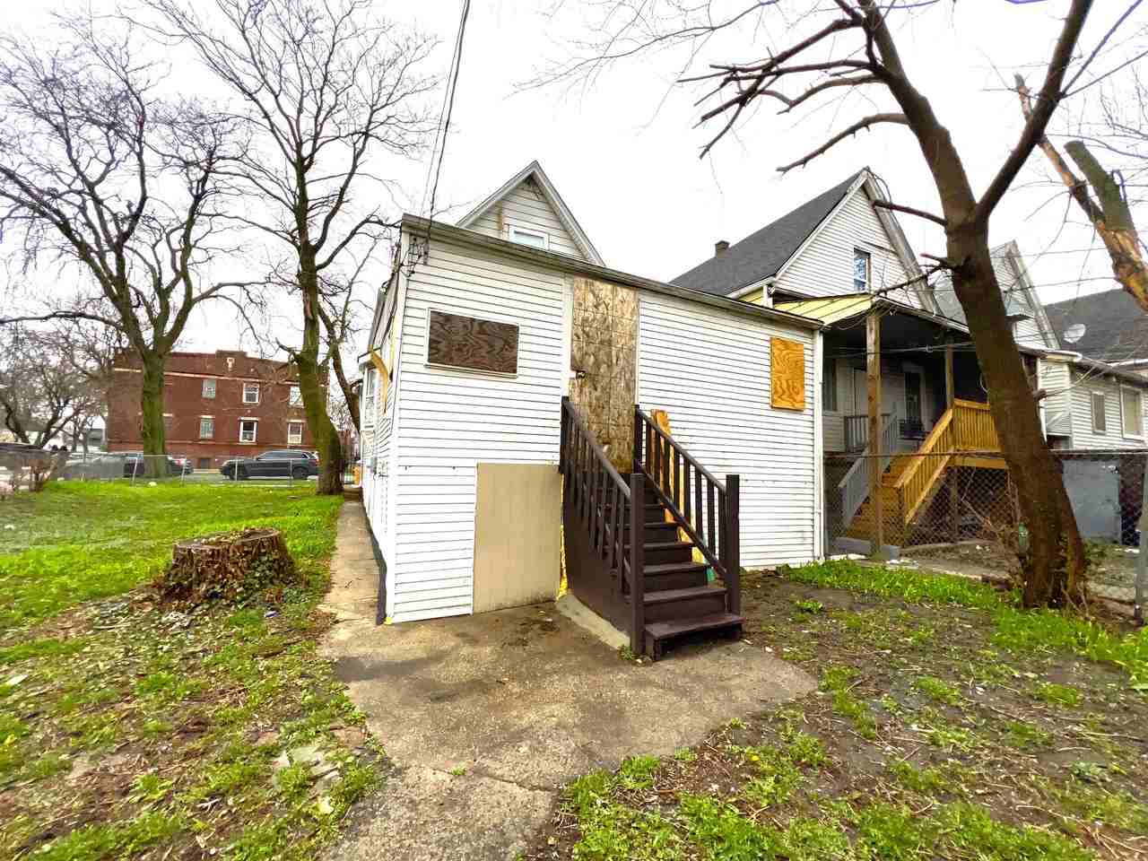 6755 S Throop St - Photo 3 of 18