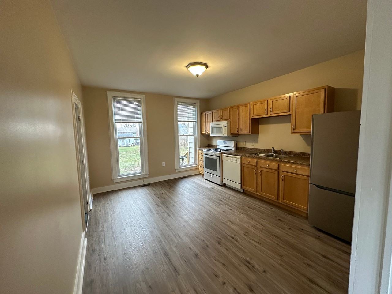 711 Napoleon St #711 - Photo 4 of 16