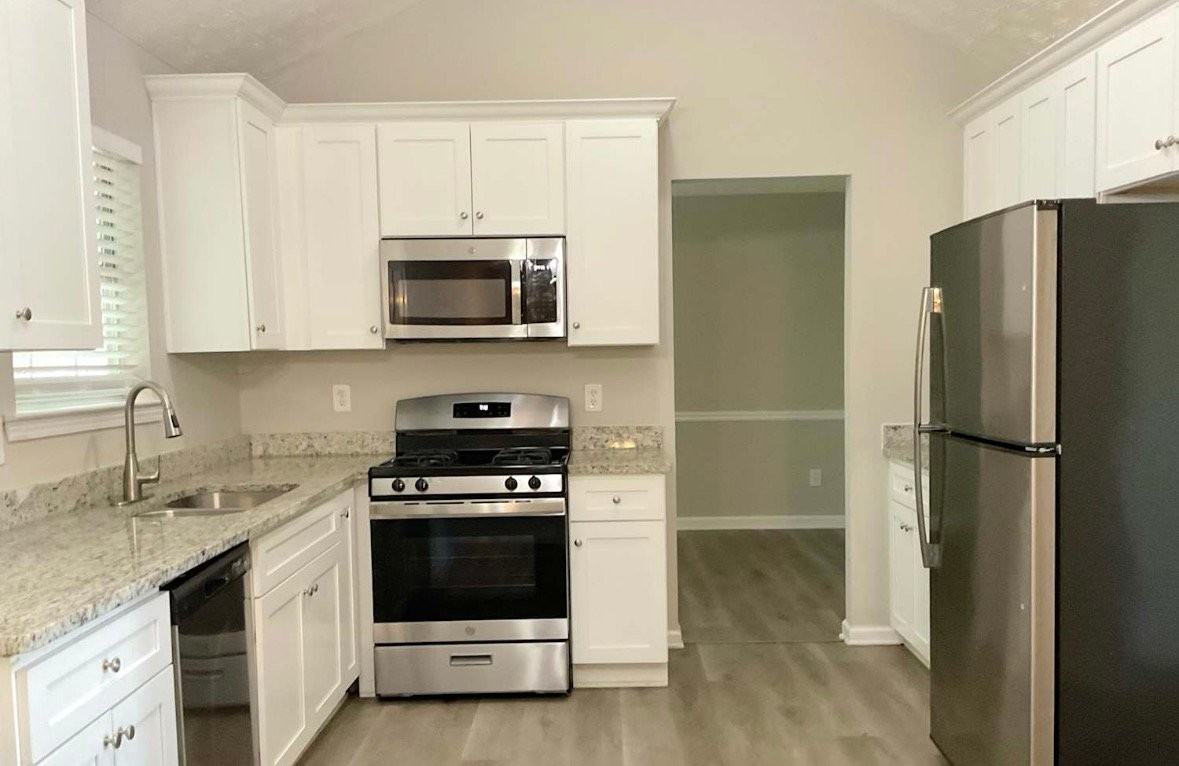 3262 Sugar Creek Falls Ave Se - Photo 3 of 9