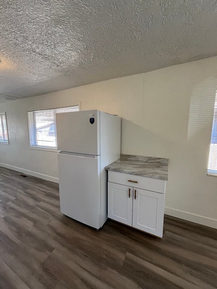 553 E Emerson Ave #A - Photo 7 of 20