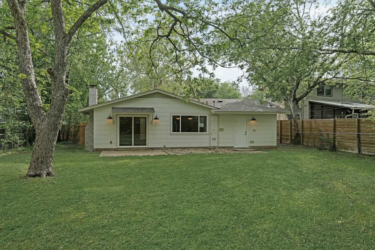 404 Arbor Ln - Photo 5 of 20