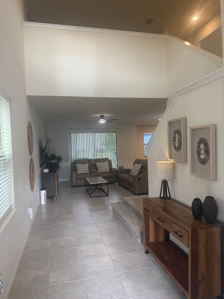 2643 E Lake Pointe Dr - Photo 2 of 18