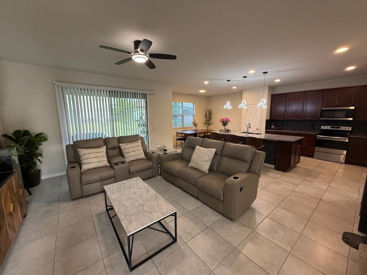 2643 E Lake Pointe Dr - Photo 3 of 18