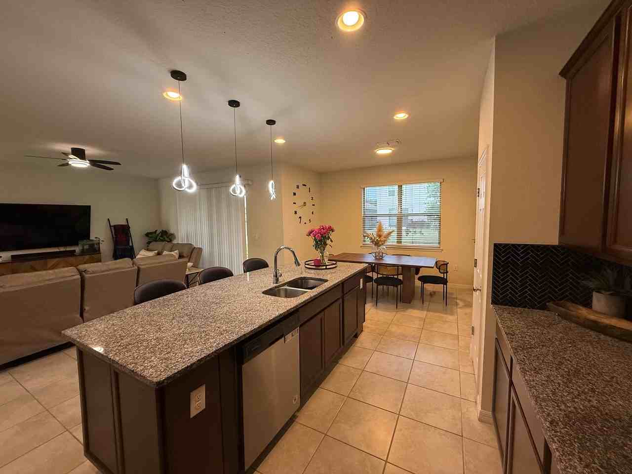 2643 E Lake Pointe Dr - Photo 5 of 18