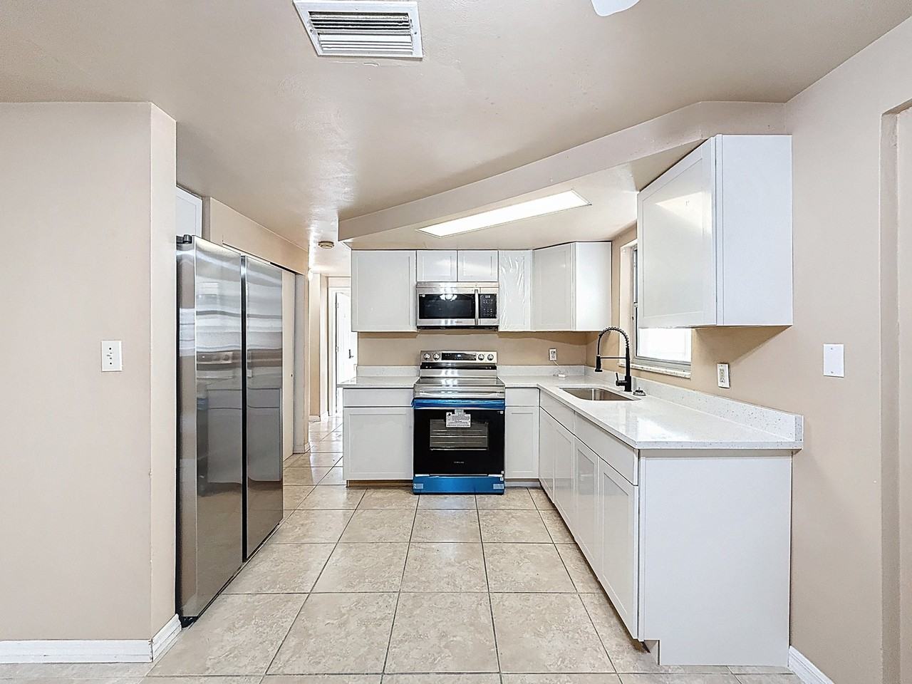 3632 Brompton Dr - Photo 4 of 12