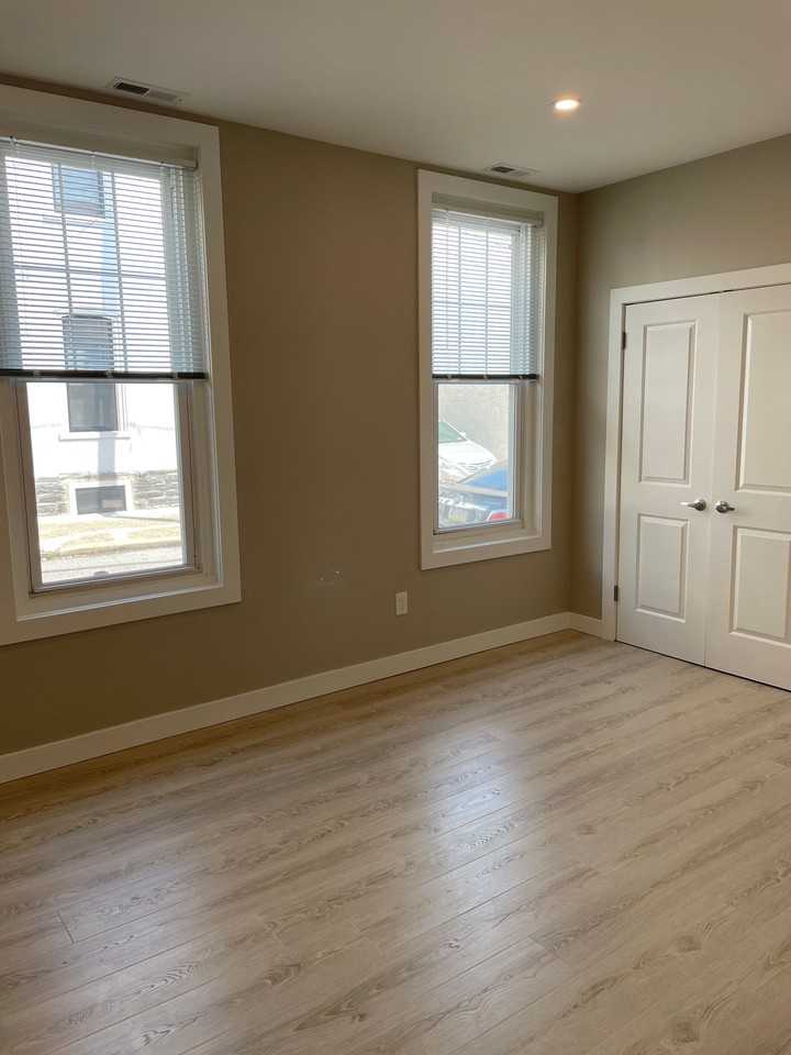 145 Dupont St #1stFL - Photo 4 of 20