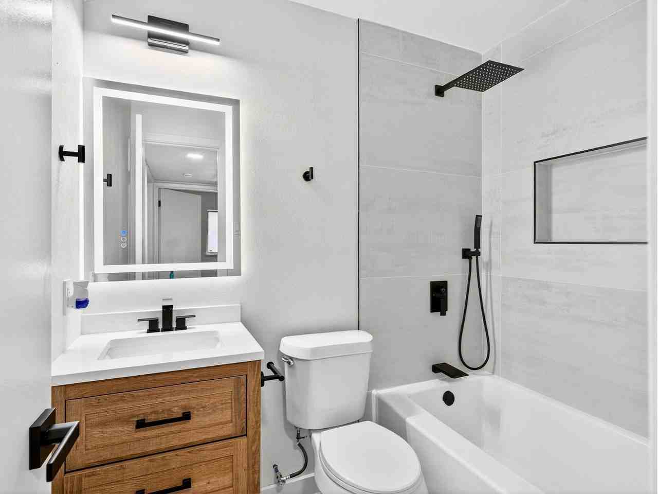 709 Brookview Dr - Photo 7 of 17