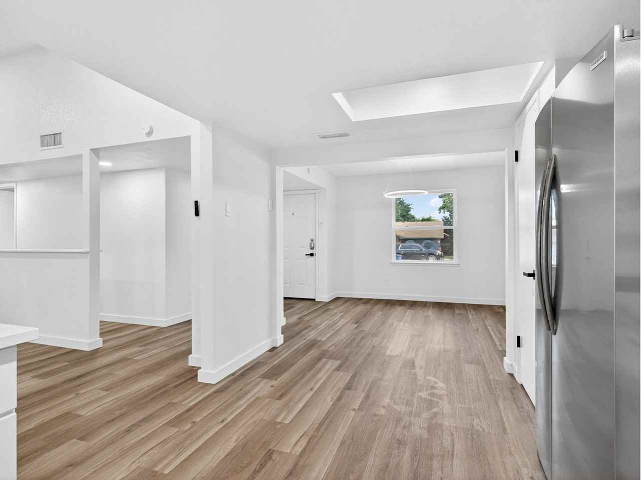 709 Brookview Dr - Photo 4 of 8