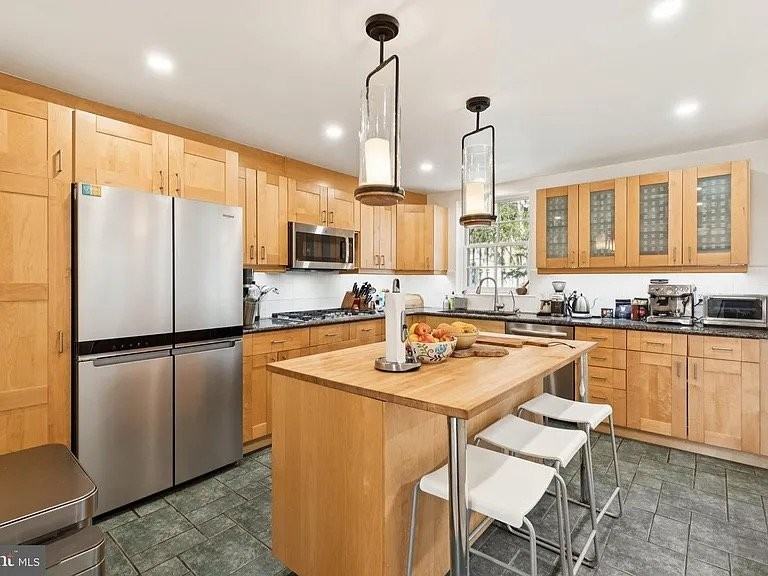 7713 Cherokee St - Photo 5 of 17