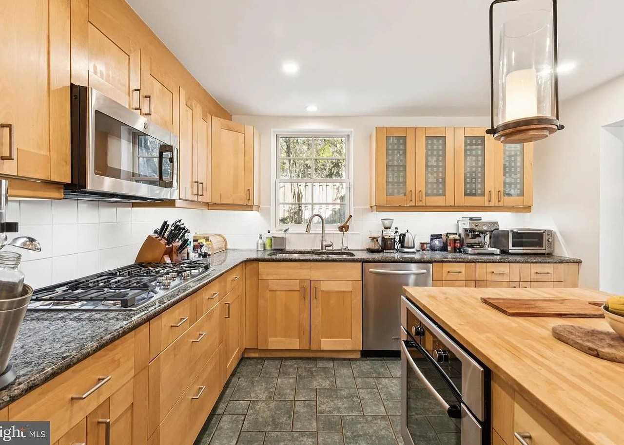 7713 Cherokee St - Photo 6 of 17