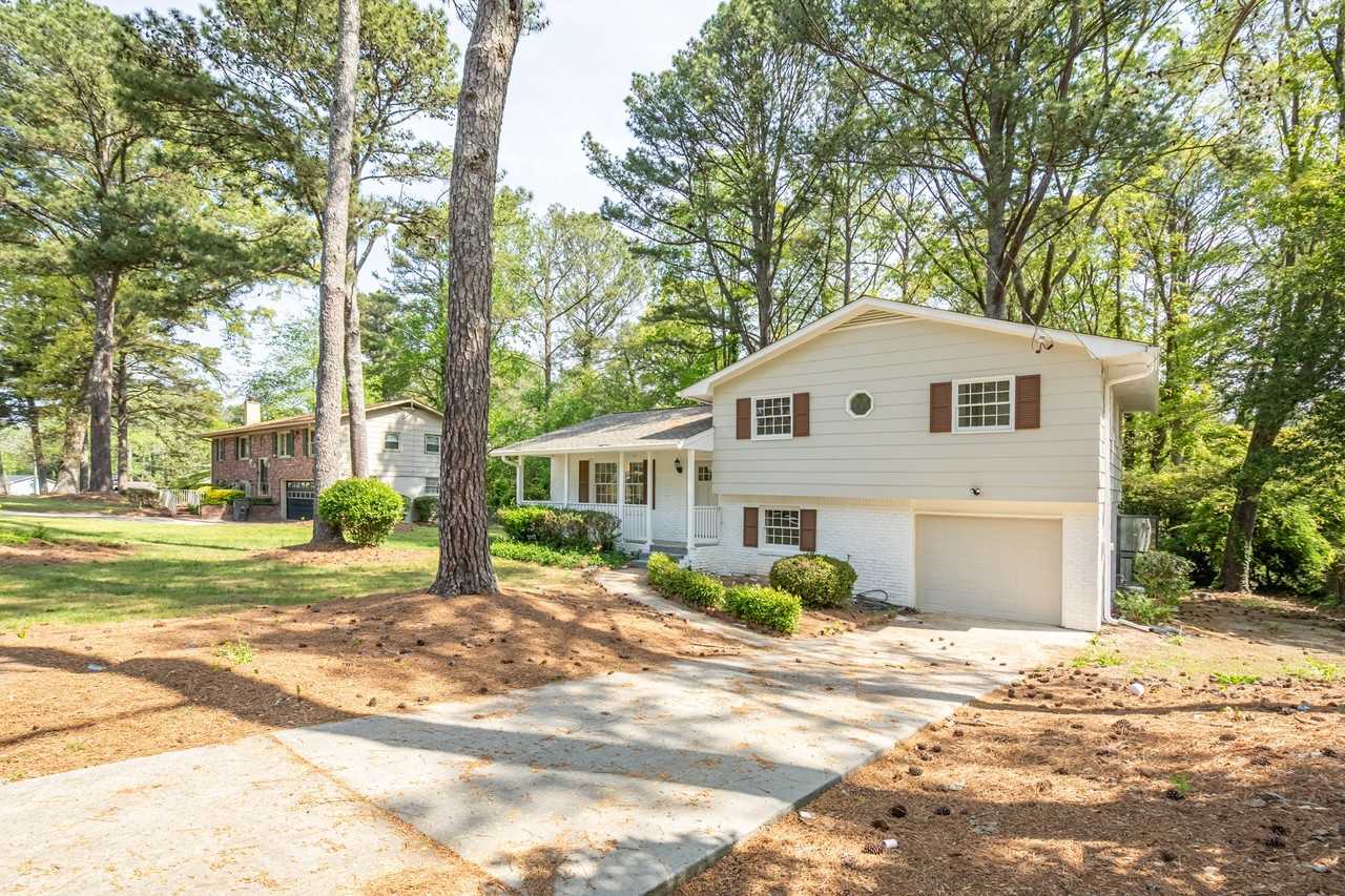 6310 Thornhedge Dr - Photo 3 of 20