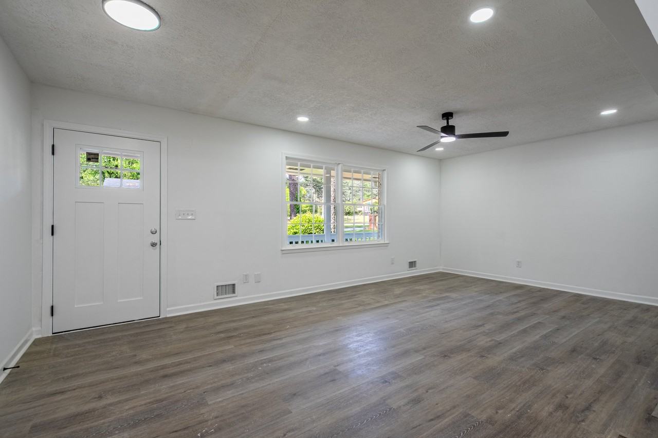 6310 Thornhedge Dr - Photo 4 of 20