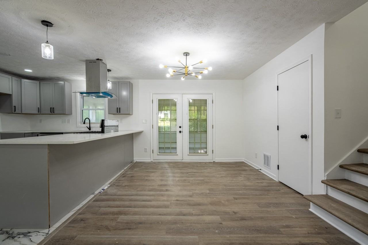 6310 Thornhedge Dr - Photo 5 of 20