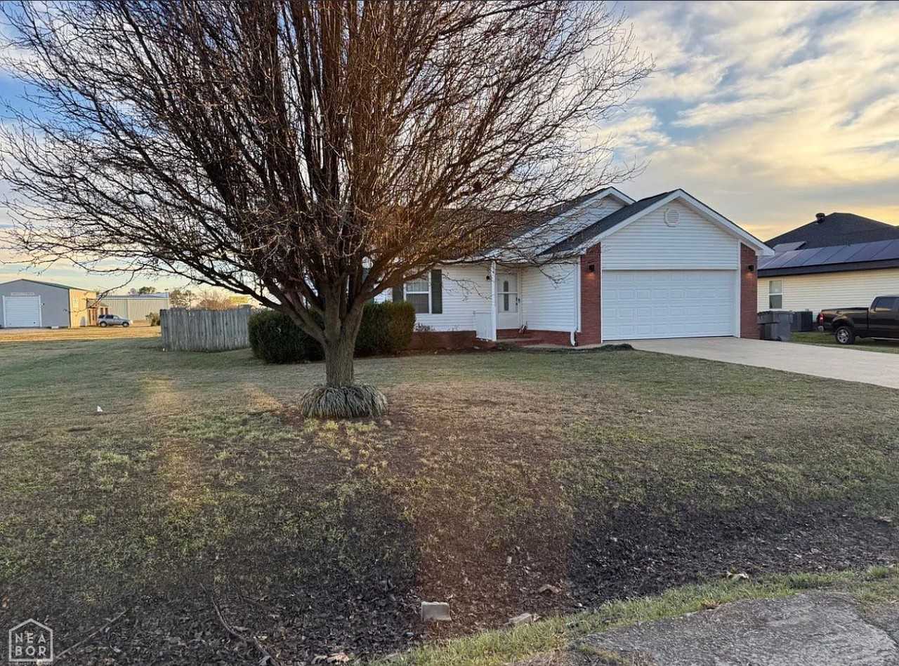 326 E Robinson St - Photo 2 of 19