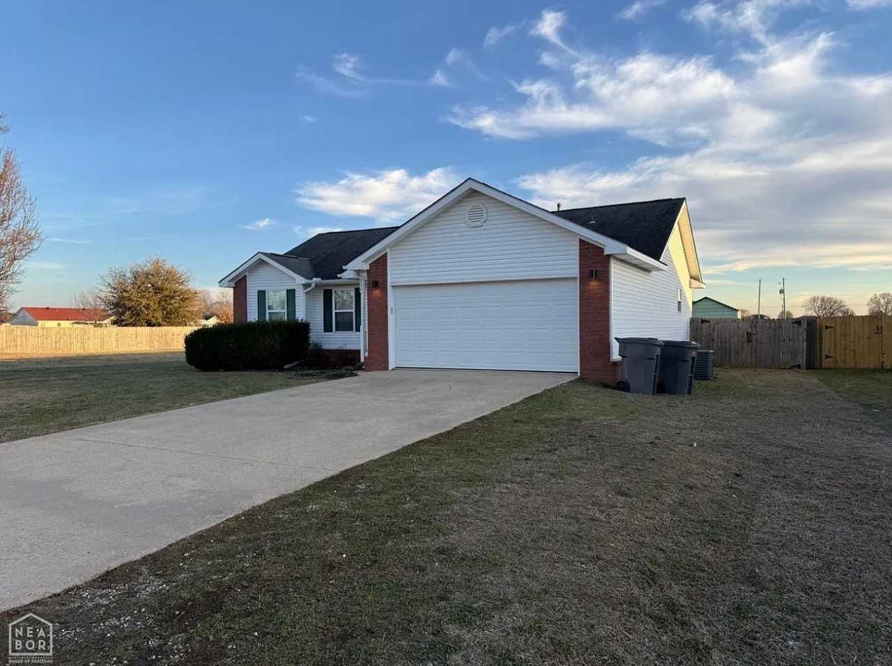 326 E Robinson St - Photo 3 of 19