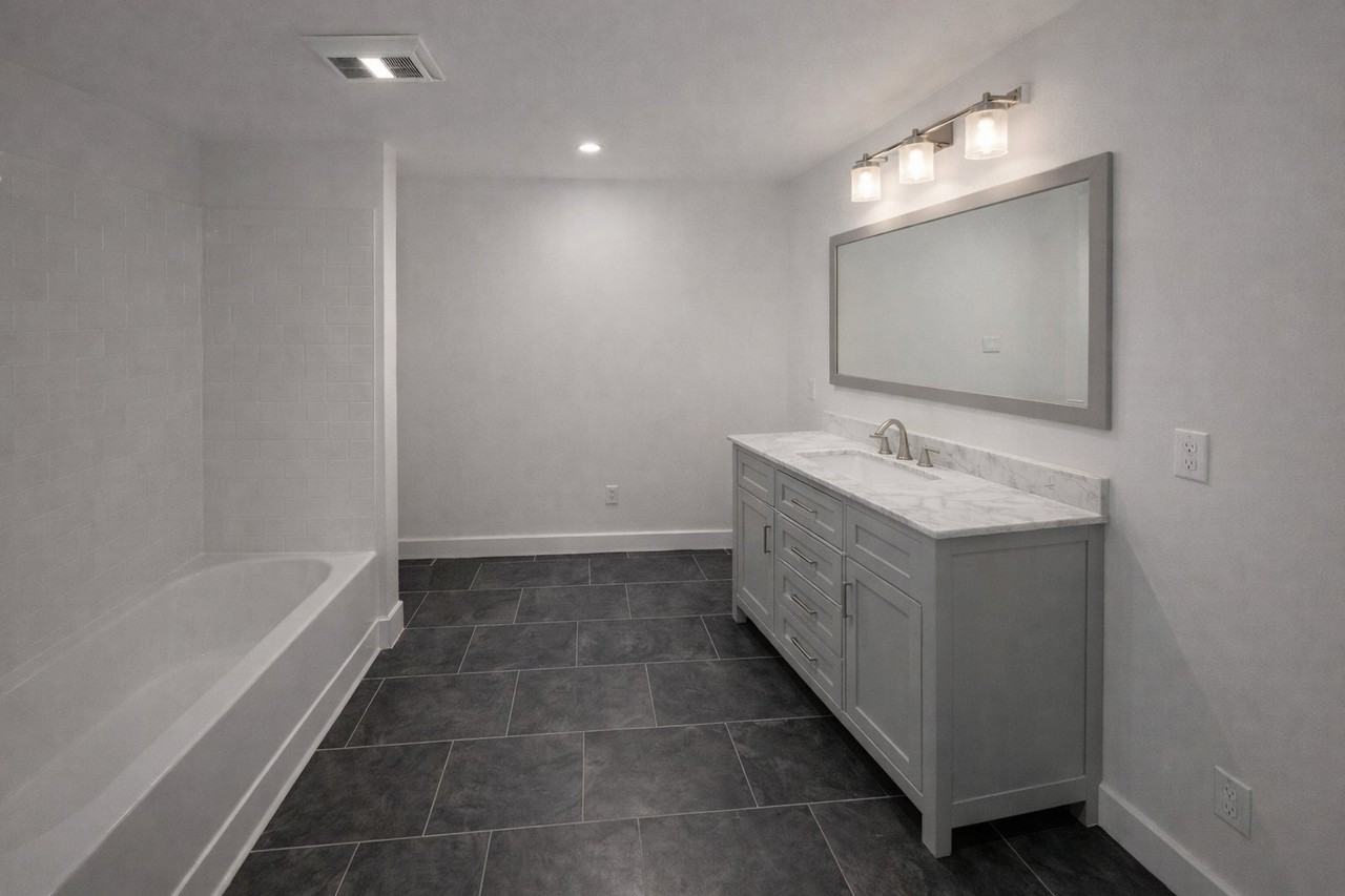 244 Montgomery St - Photo 3 of 3