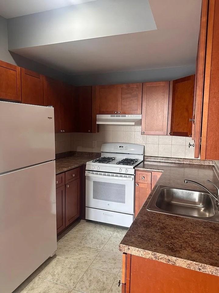 231 Dayton Ave #7 - Photo 2 of 9