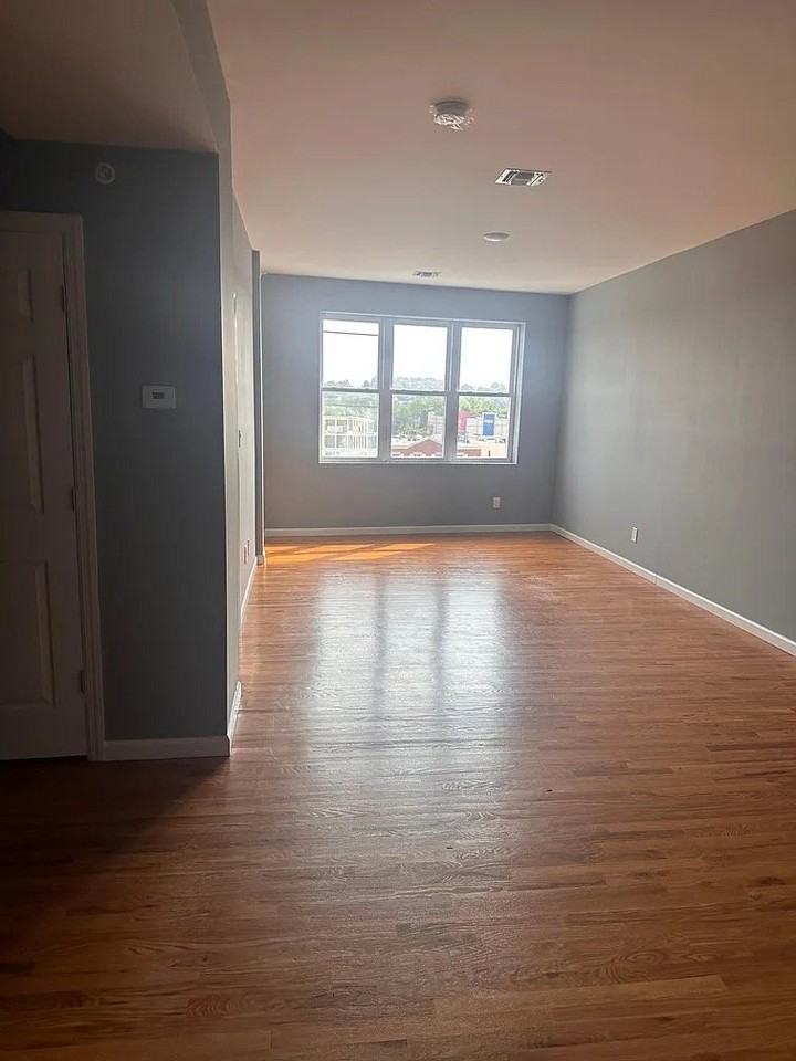 231 Dayton Ave #7 - Photo 4 of 9