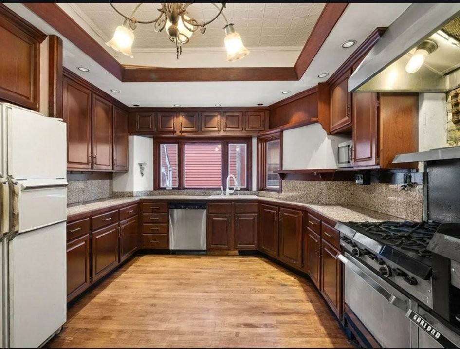 7505 Emerson St - Photo 6 of 10