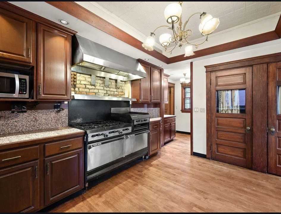 7505 Emerson St - Photo 7 of 10