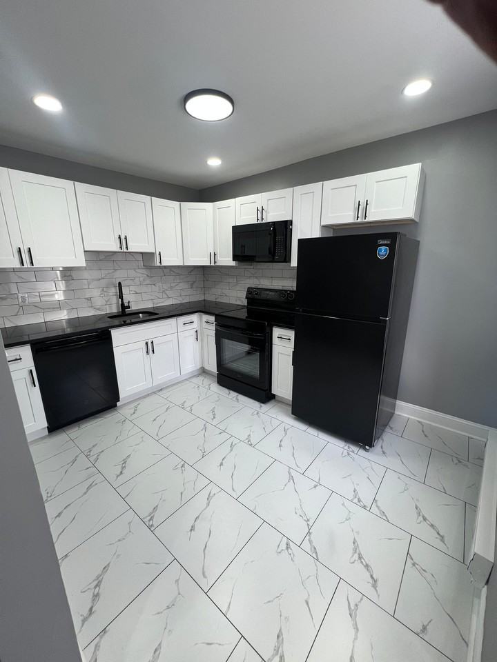 1223 Belmont Ave - Photo 4 of 11