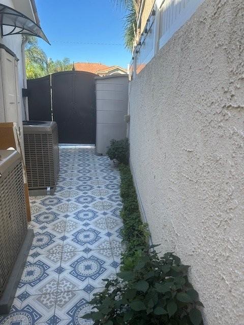 1010 S Elliott Pl - Photo 3 of 6