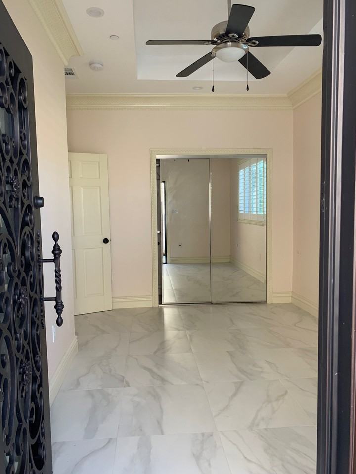 1010 S Elliott Pl - Photo 4 of 6