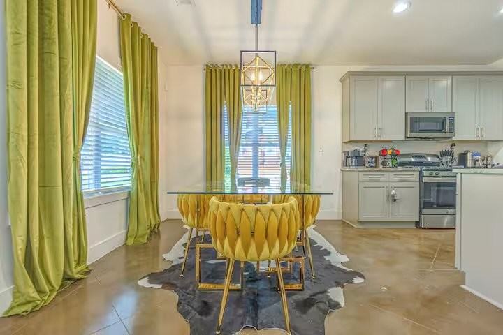 1702 Netherwood Ave - Photo 4 of 19