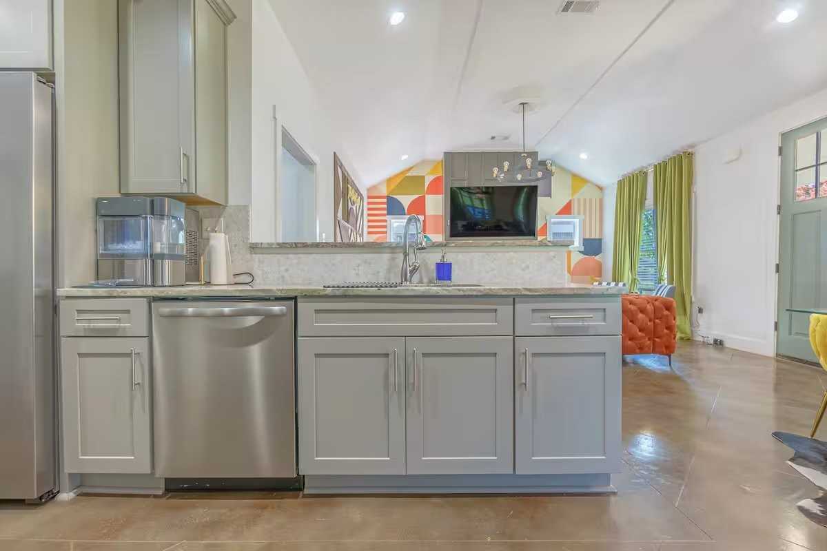 1702 Netherwood Ave - Photo 7 of 19