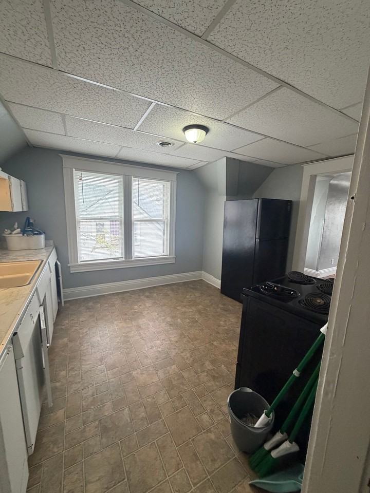 616 W 6th St - Photo 2 of 16