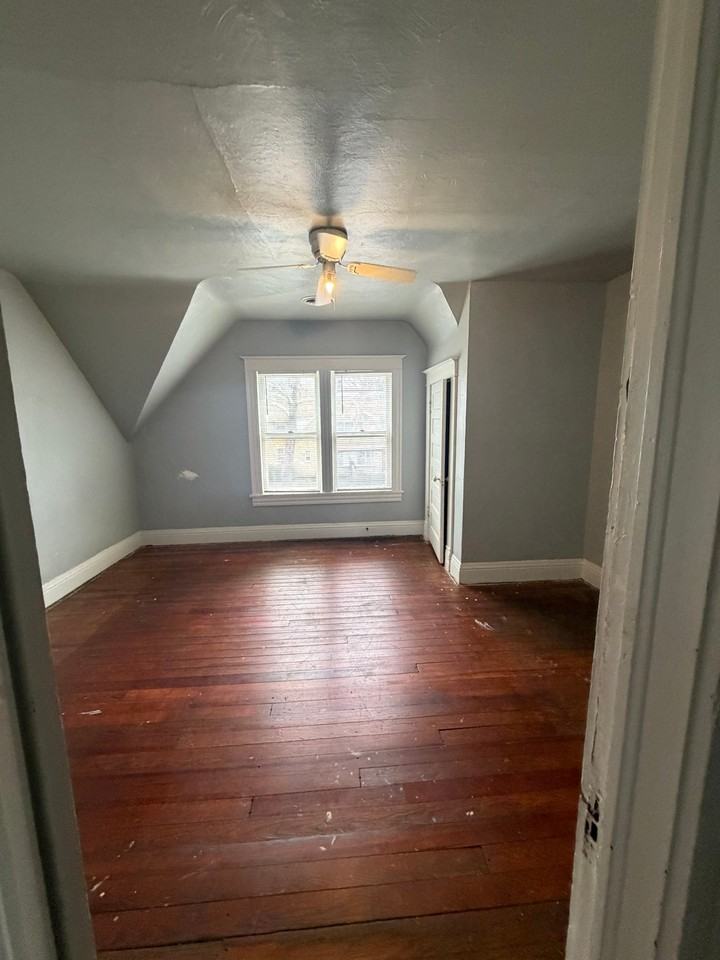 616 W 6th St - Photo 3 of 16