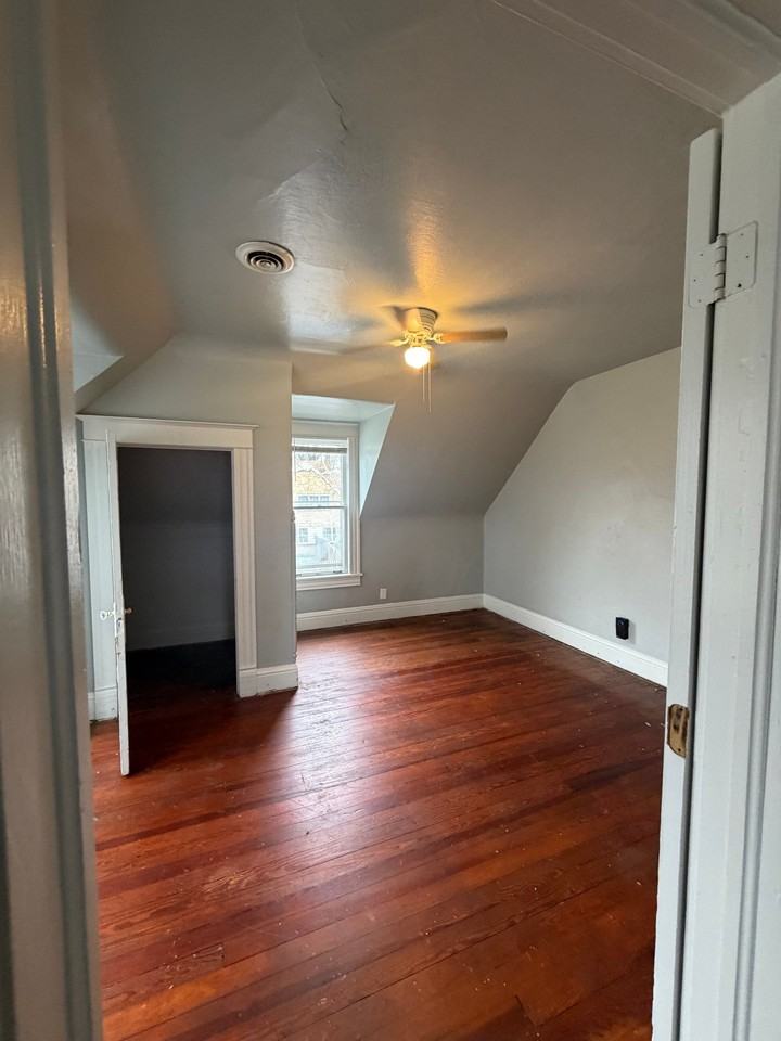 616 W 6th St - Photo 4 of 16